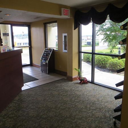 Budgetel Inn & Suites Macon Buitenkant foto