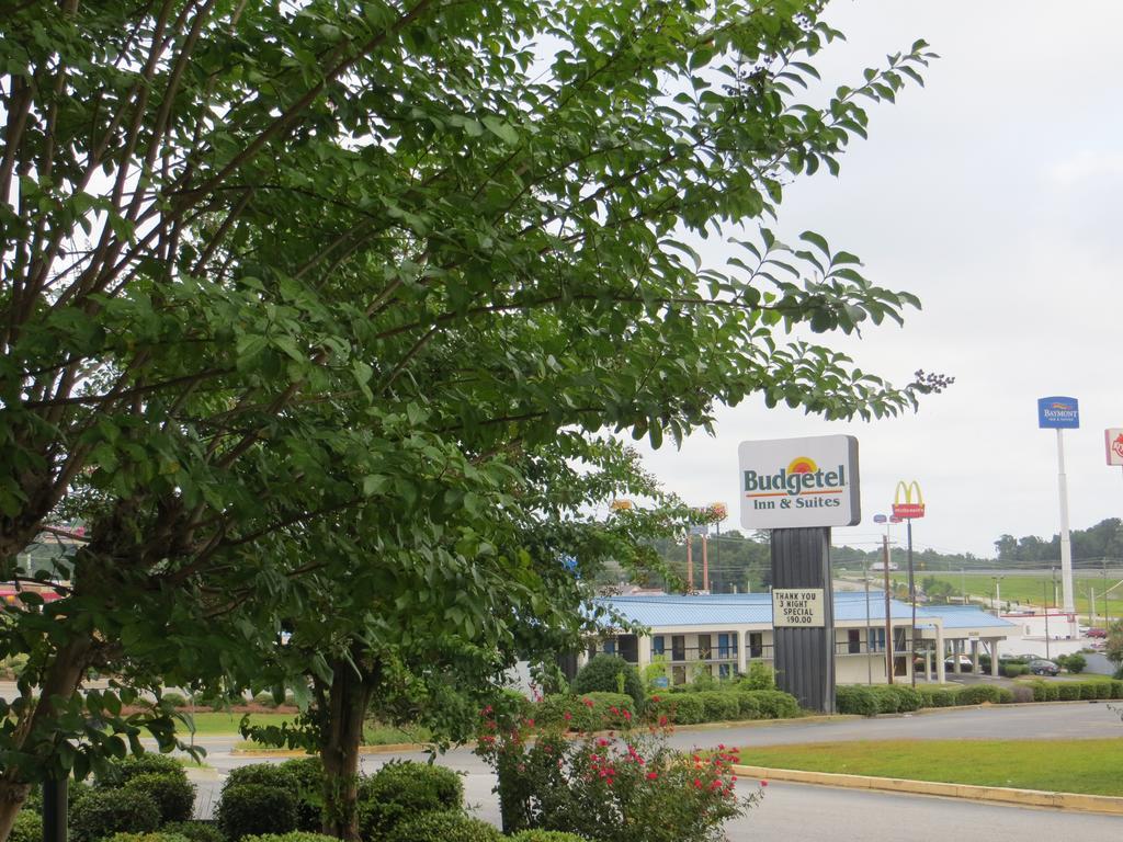 Budgetel Inn & Suites Macon Buitenkant foto