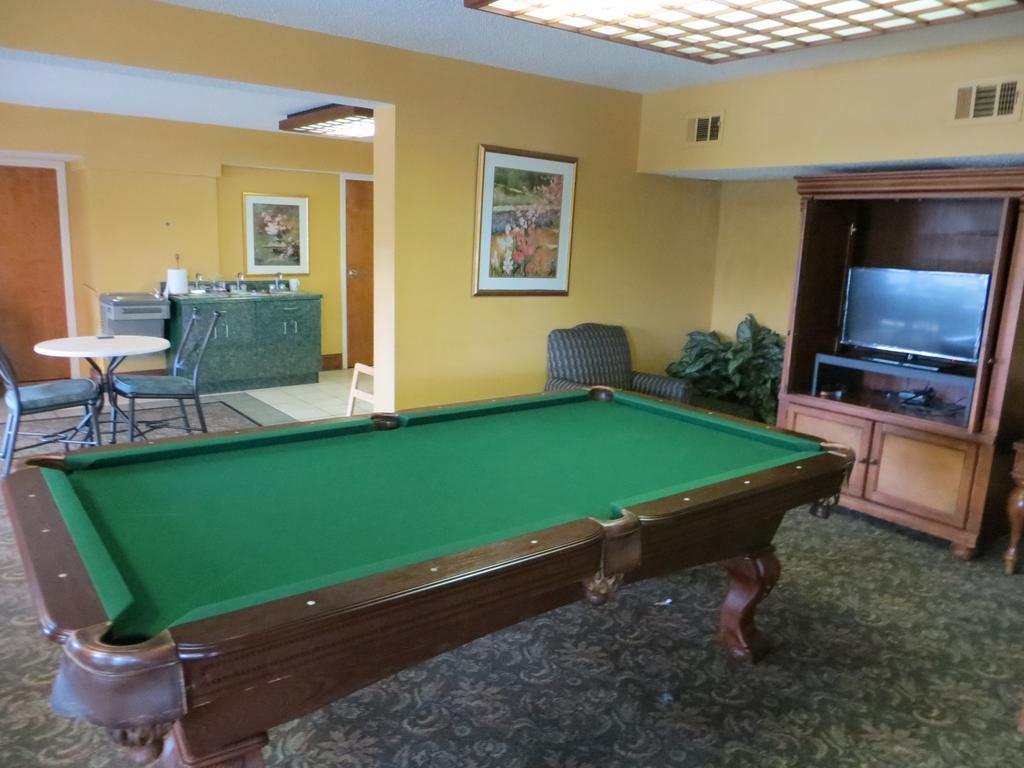 Budgetel Inn & Suites Macon Buitenkant foto