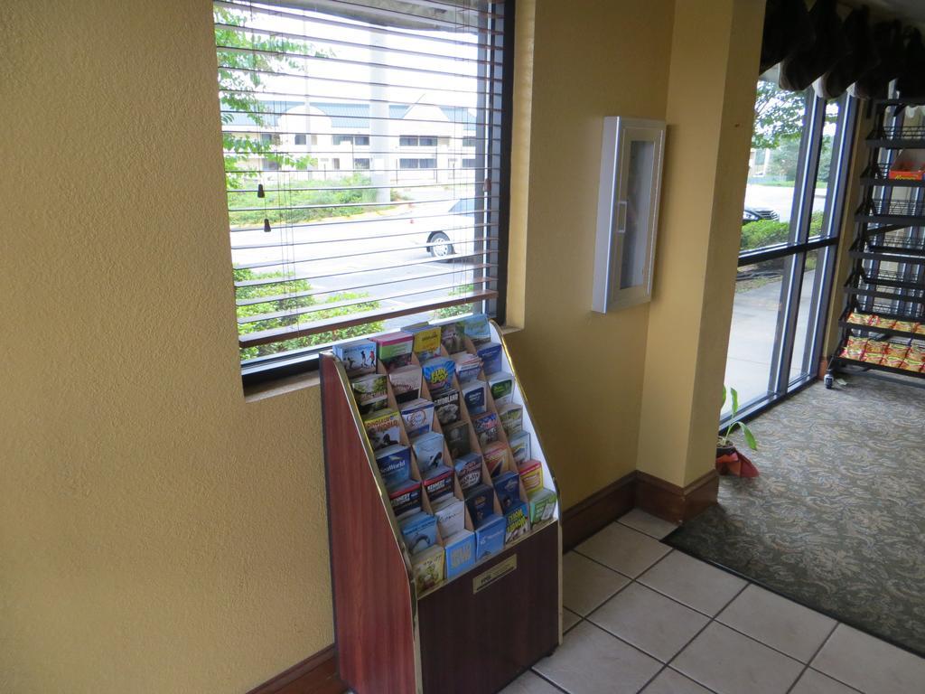 Budgetel Inn & Suites Macon Buitenkant foto