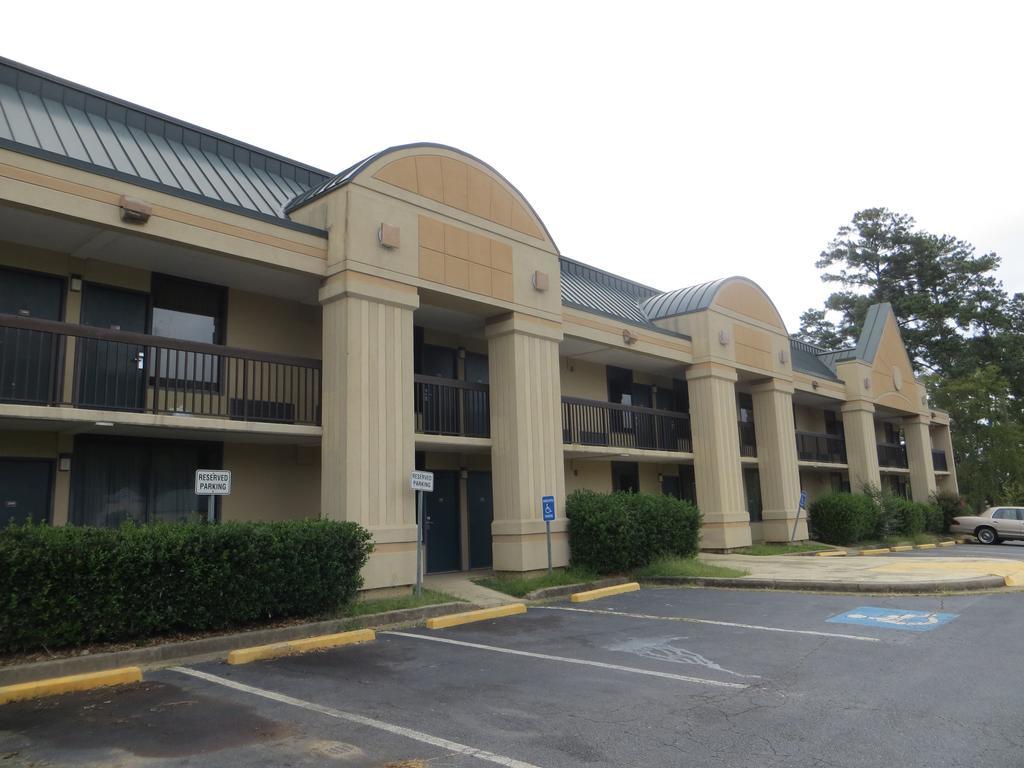 Budgetel Inn & Suites Macon Buitenkant foto